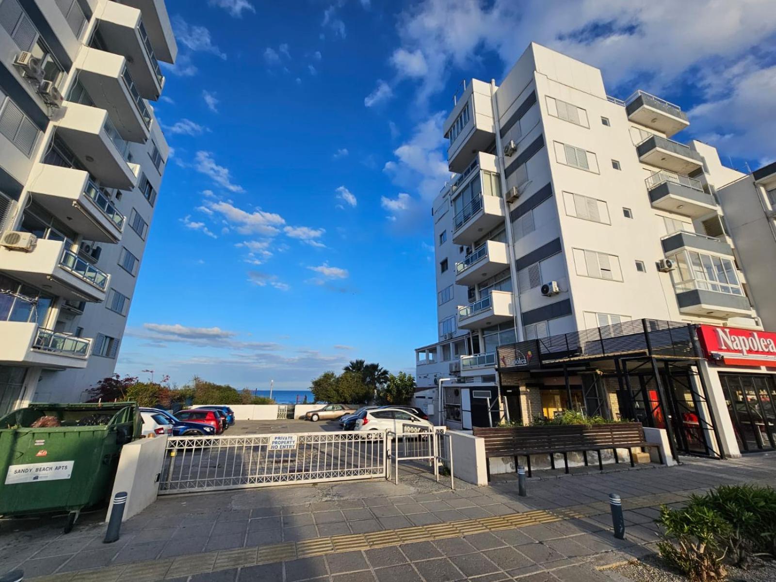 Makenzy Sandy Beachfront Paradise Lárnaca Exterior foto
