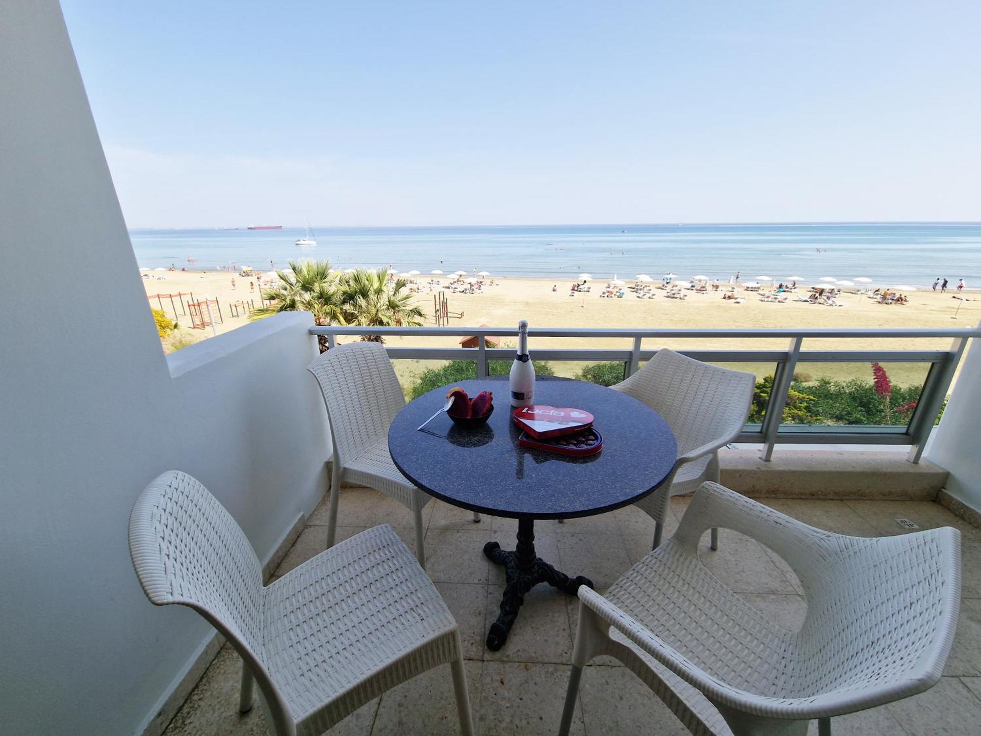 Makenzy Sandy Beachfront Paradise Lárnaca Exterior foto